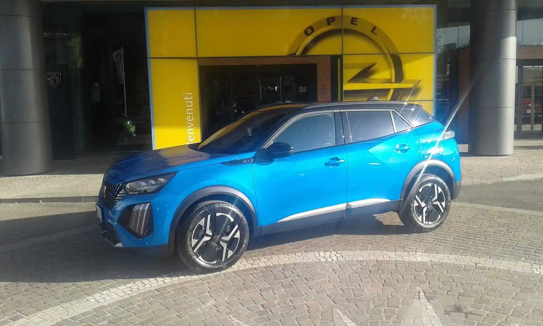 Peugeot 2008 PEUGEOT 2008 GT PURETECH130CV  AT8 Blau - 2
