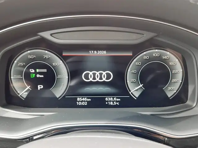 Audi Q7 view 12
