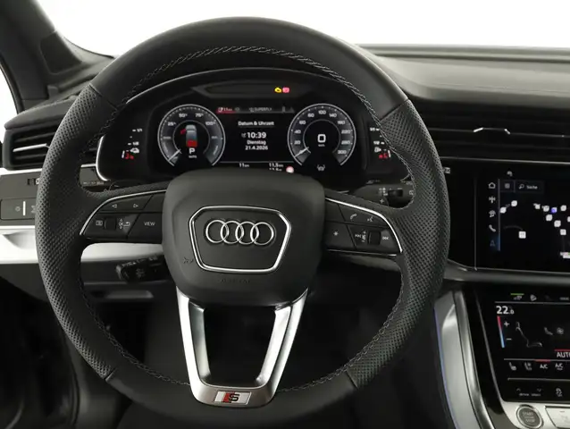 Audi Q7 view 11