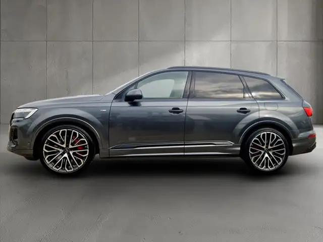 Audi Q7 view 3