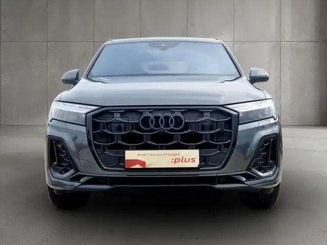 Audi Q7 view 2