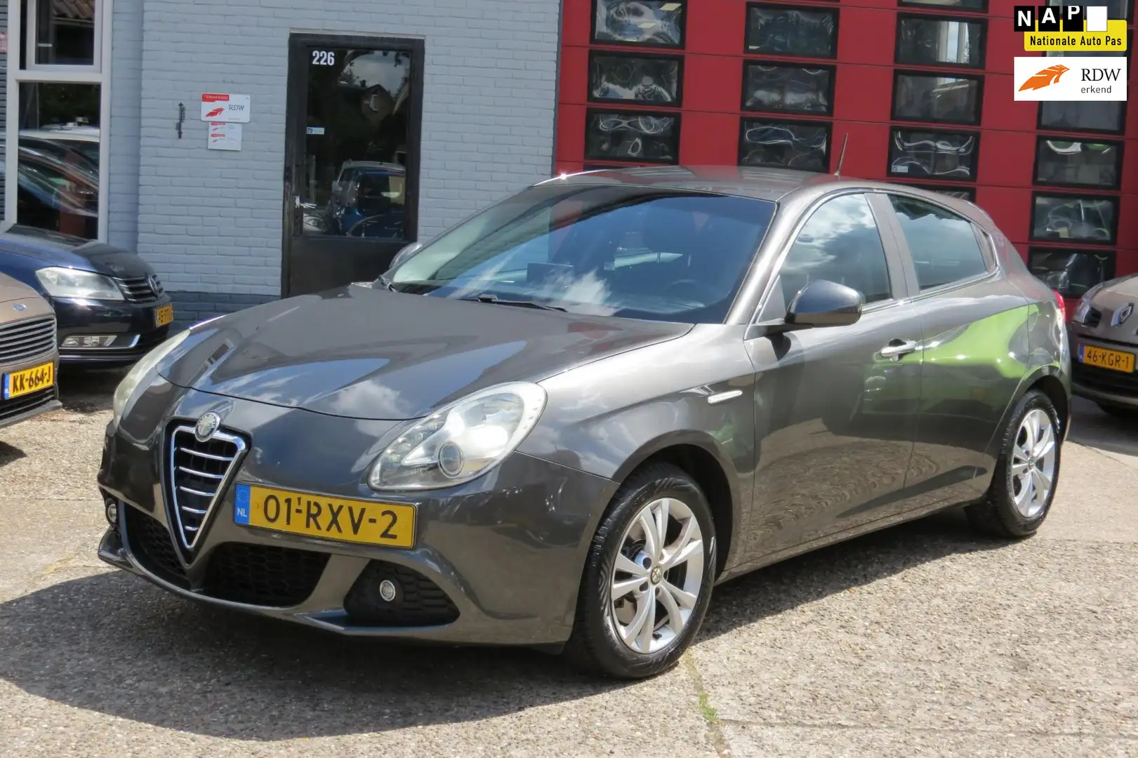 Alfa Romeo Giulietta 1.4 T Distinctive ,AIRCO, NAVI , PDC Grijs - 1