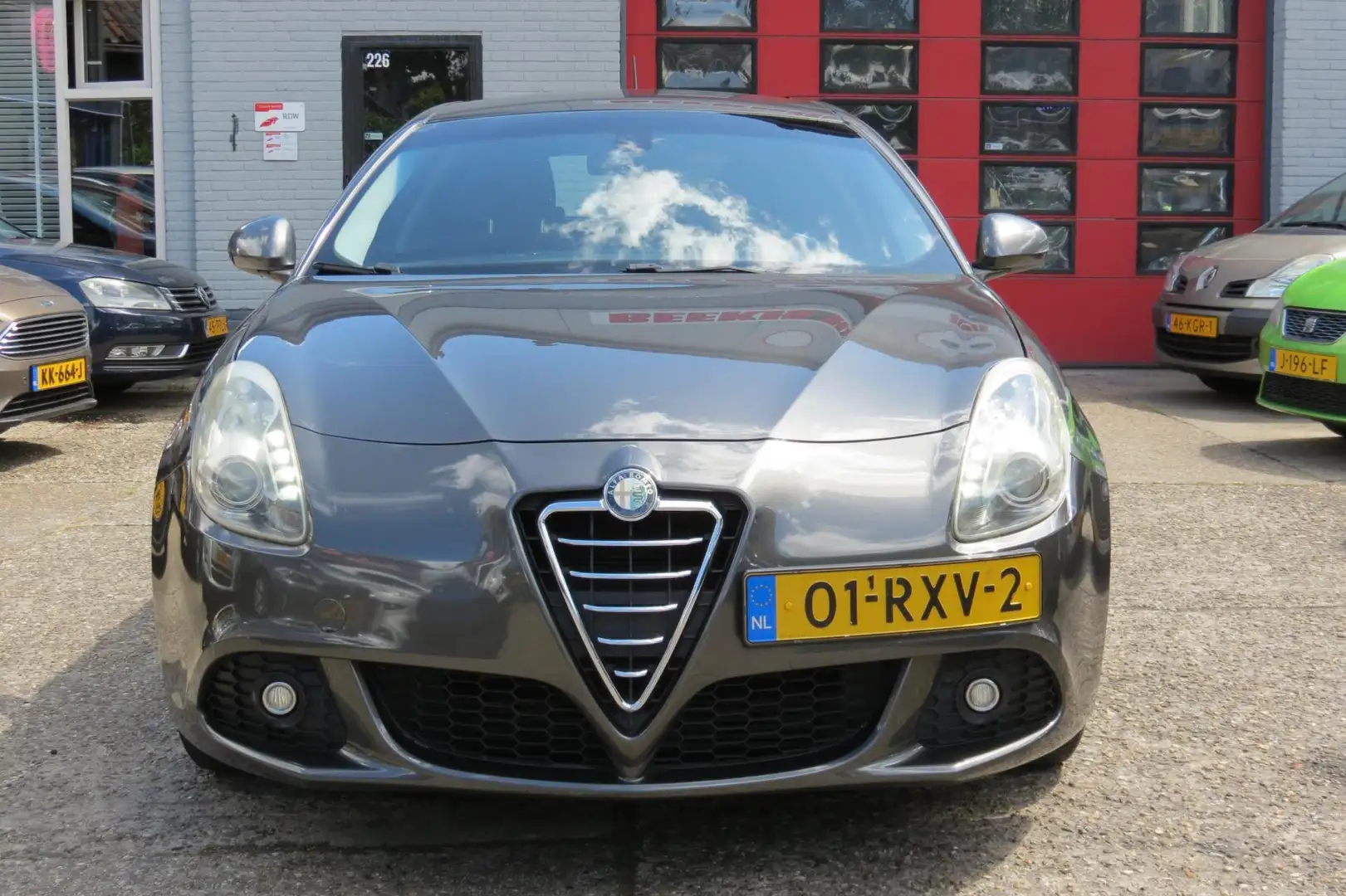 Alfa Romeo Giulietta 1.4 T Distinctive ,AIRCO, NAVI , PDC Grijs - 2