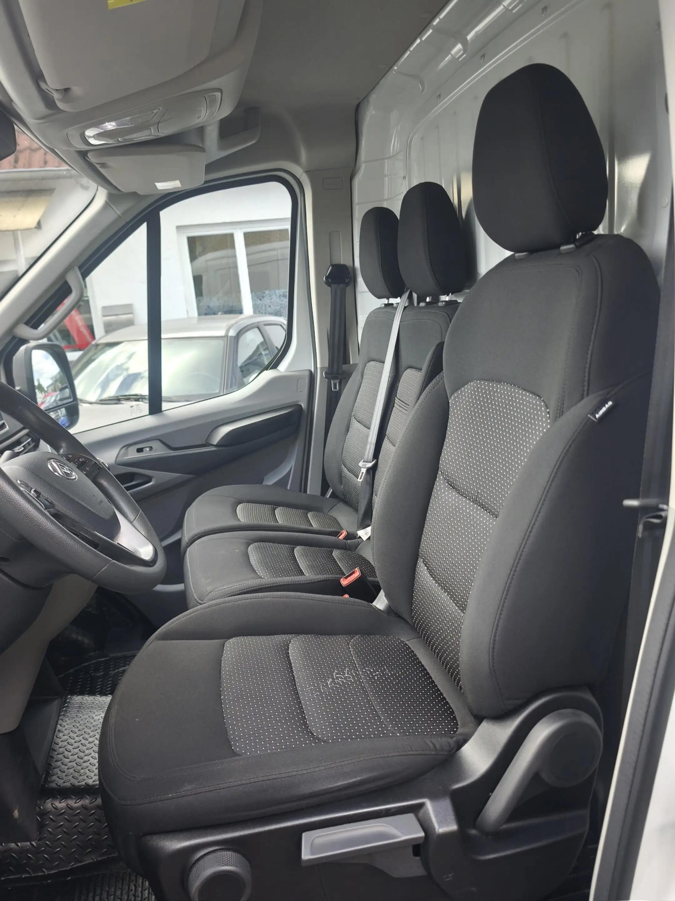 Maxus Deliver 9 Deliver 9 2.0 Transporter FWD LUXURY — photo 7