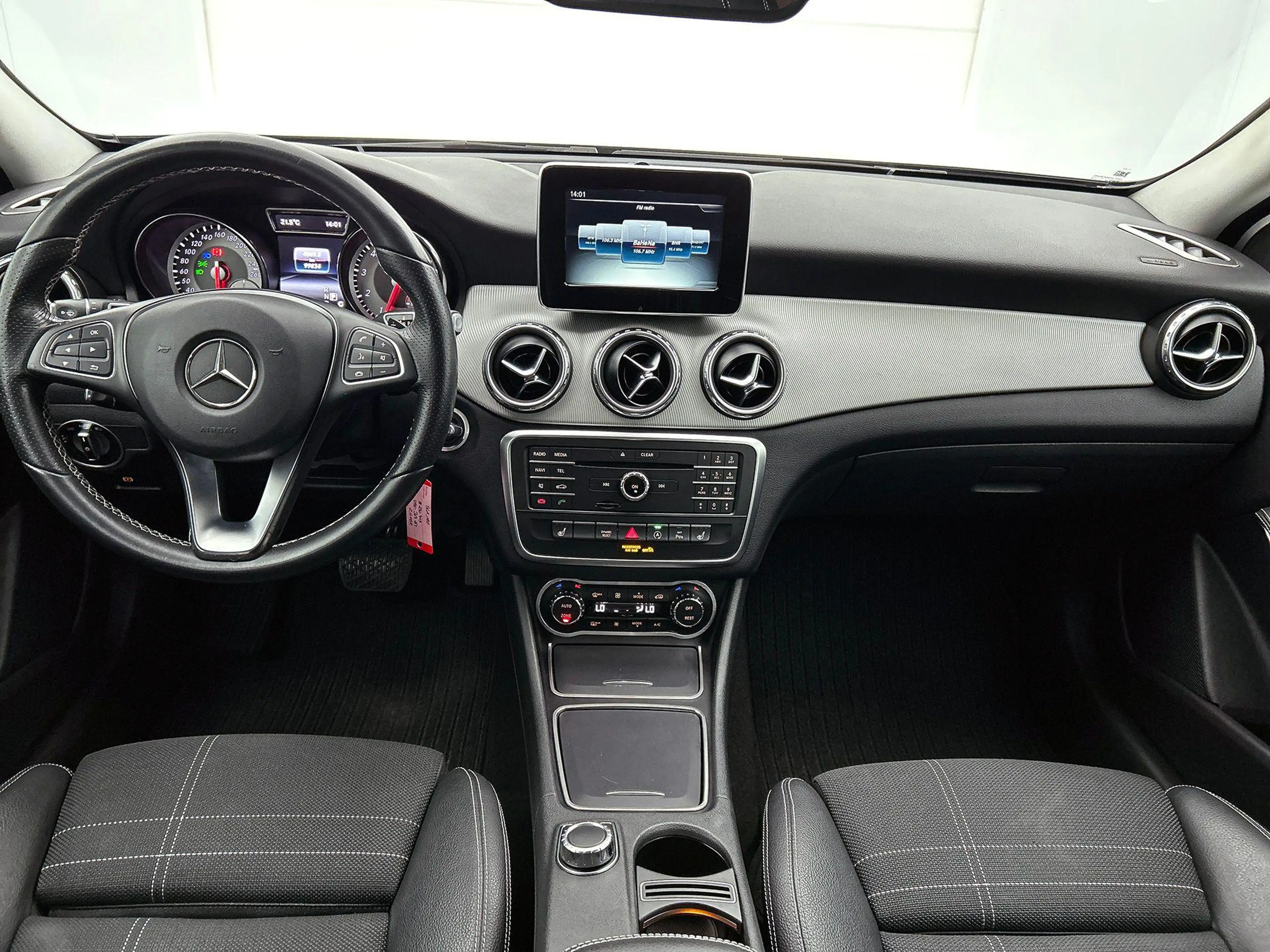 Mercedes-Benz GLA 180 Urban Line | Parkeer Pack | Achteruitrijcamera | N — photo 3