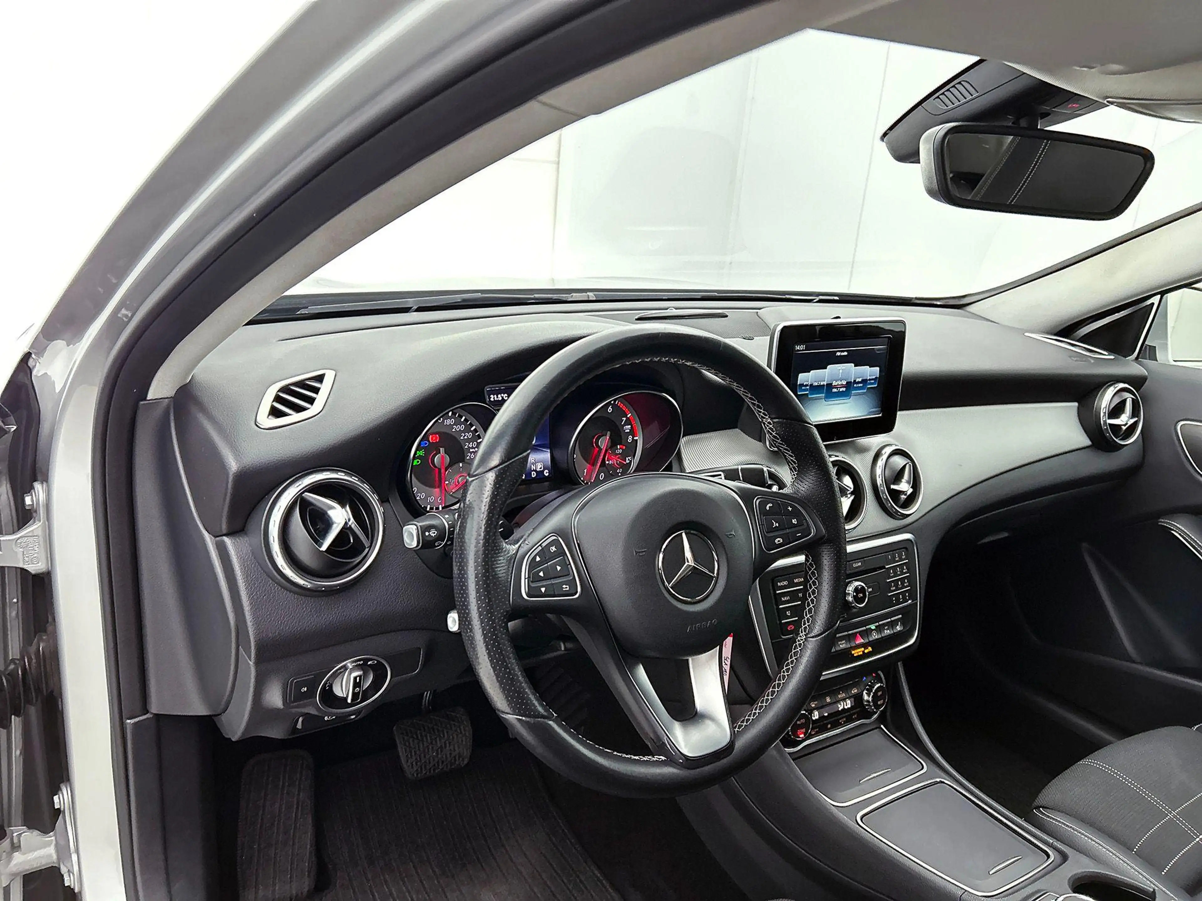 Mercedes-Benz GLA 180 Urban Line | Parkeer Pack | Achteruitrijcamera | N — photo 8