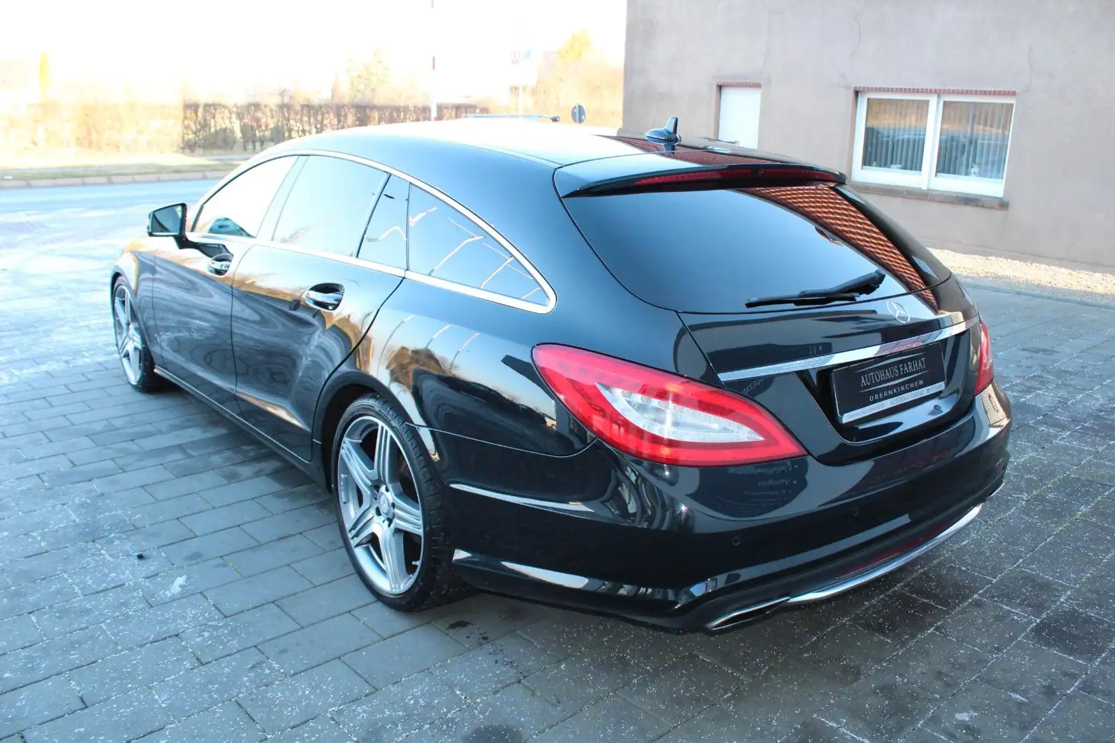 Mercedes-Benz CLS 350 CDI BE 4Matic AMG LINE Fekete - 2