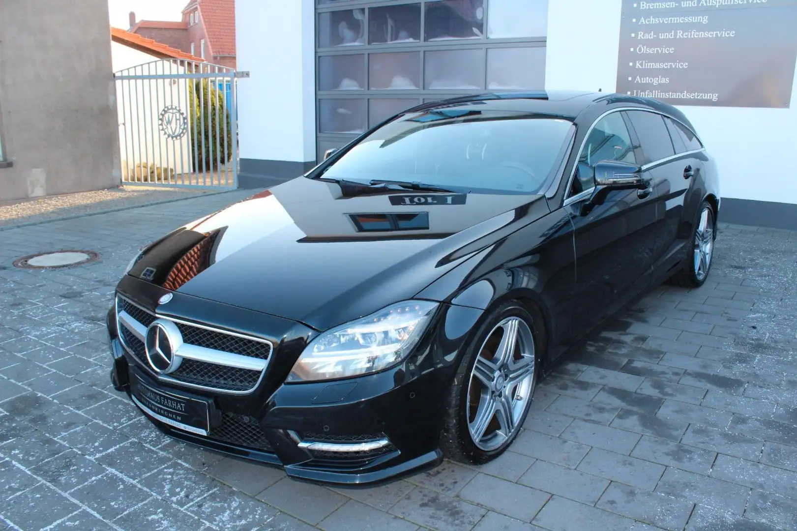 Mercedes-Benz CLS 350 CDI BE 4Matic AMG LINE Fekete - 1