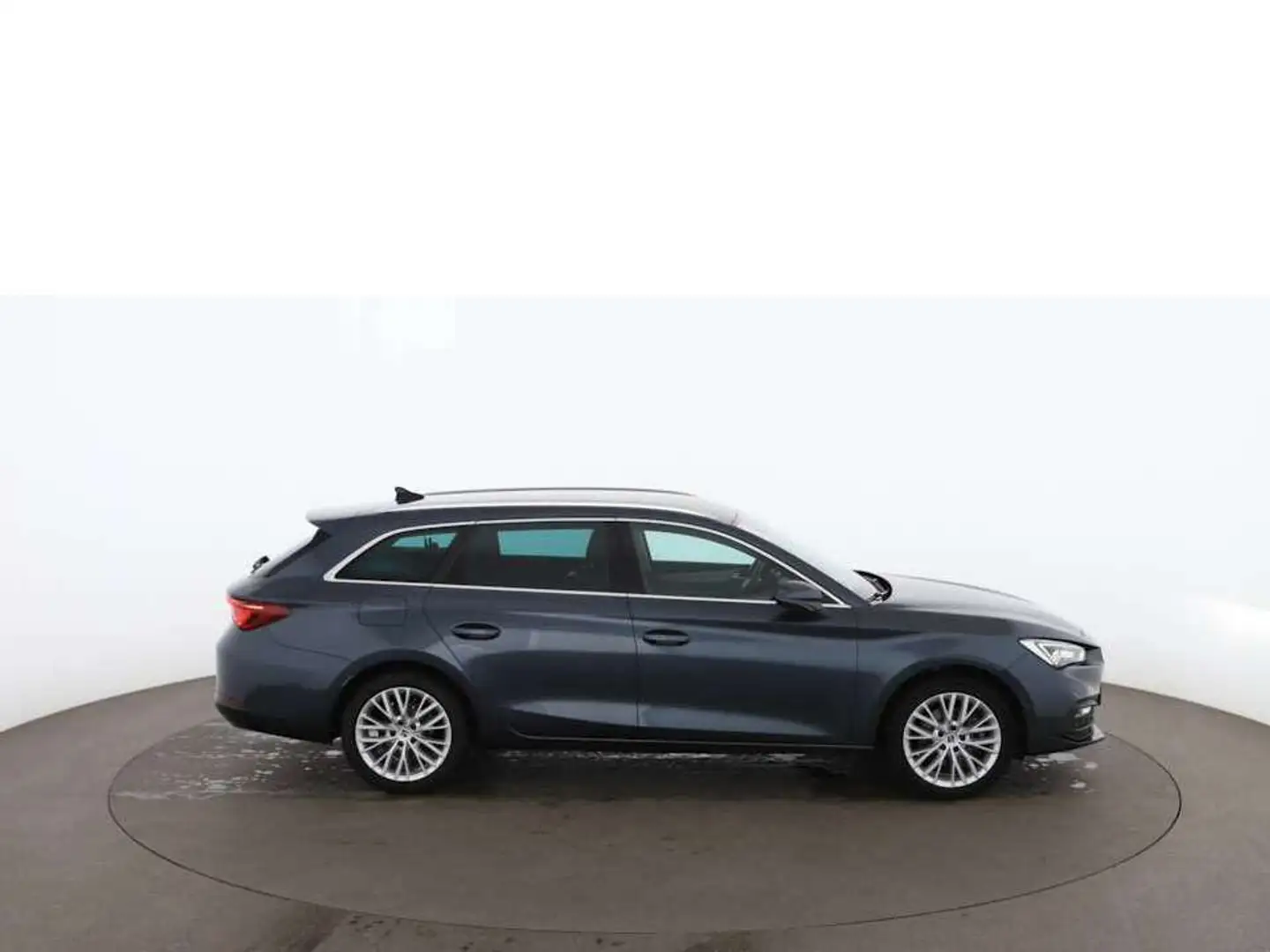 SEAT Leon ST 2.0 TDI Xcellence Aut LED RADAR NAVI PDC Grau - 2
