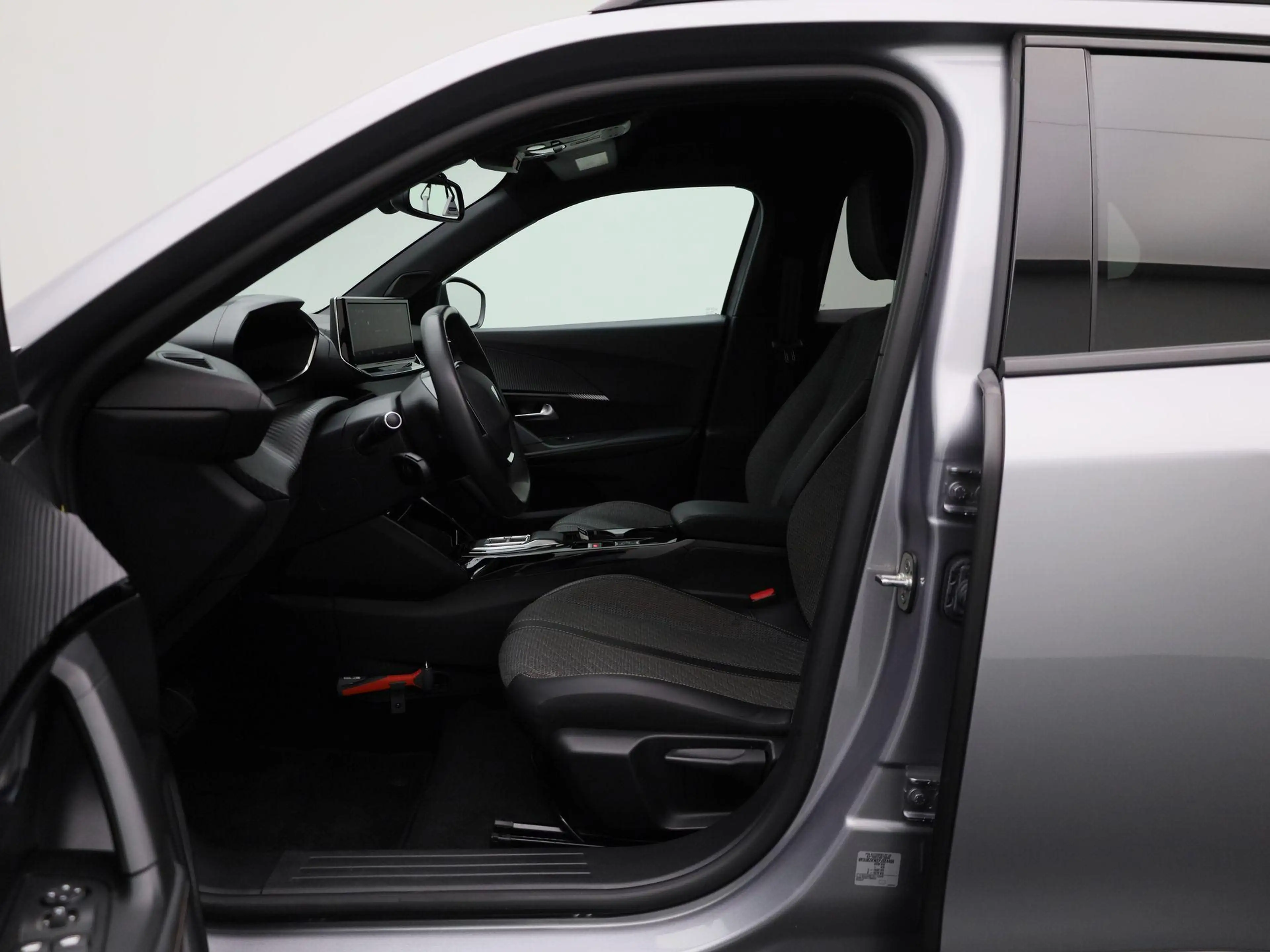 Peugeot e-2008 EV Allure 54 kWh | Automaat | Climate control | Vi — photo 9