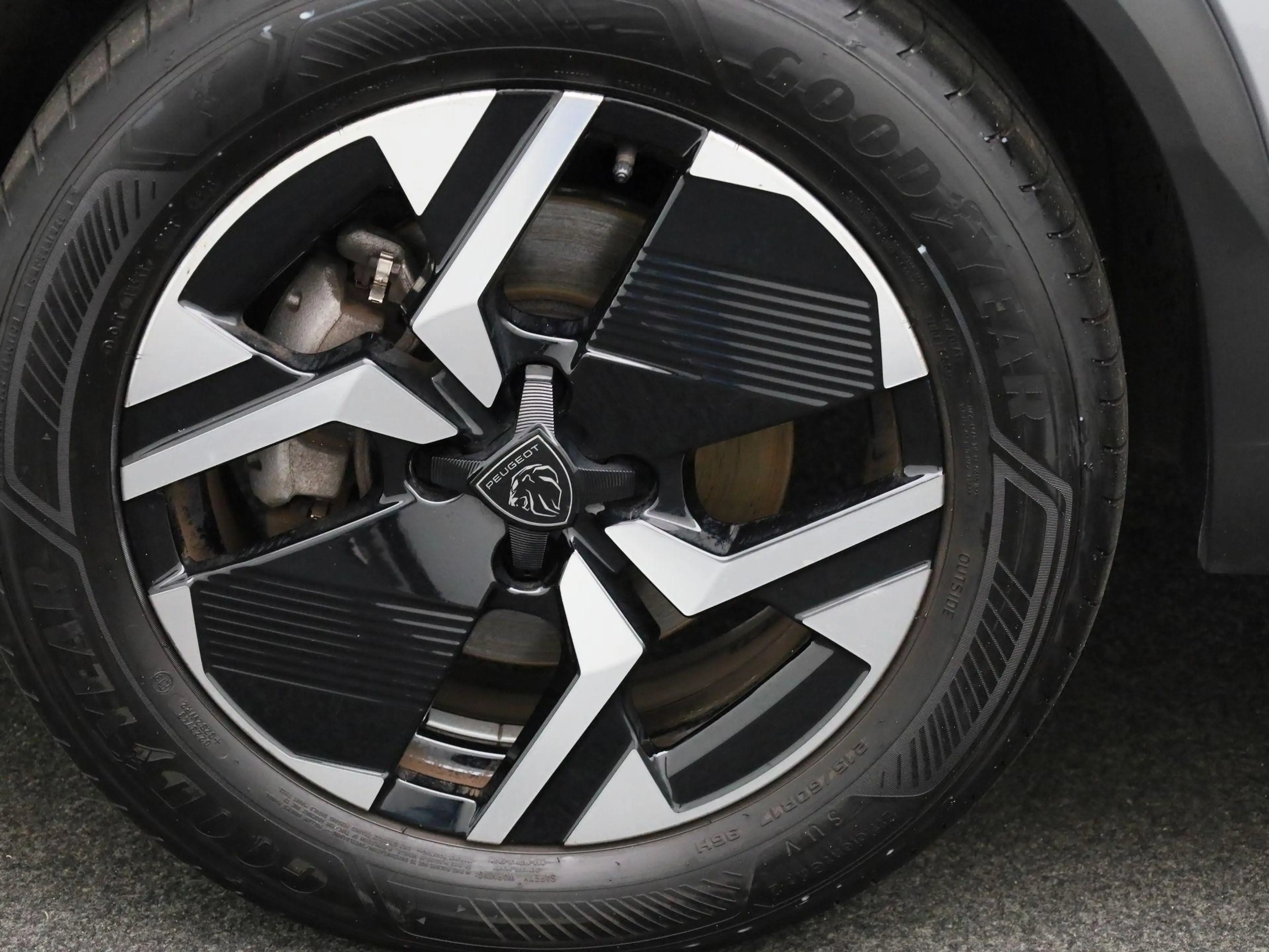 Peugeot e-2008 EV Allure 54 kWh | Automaat | Climate control | Vi — photo 15