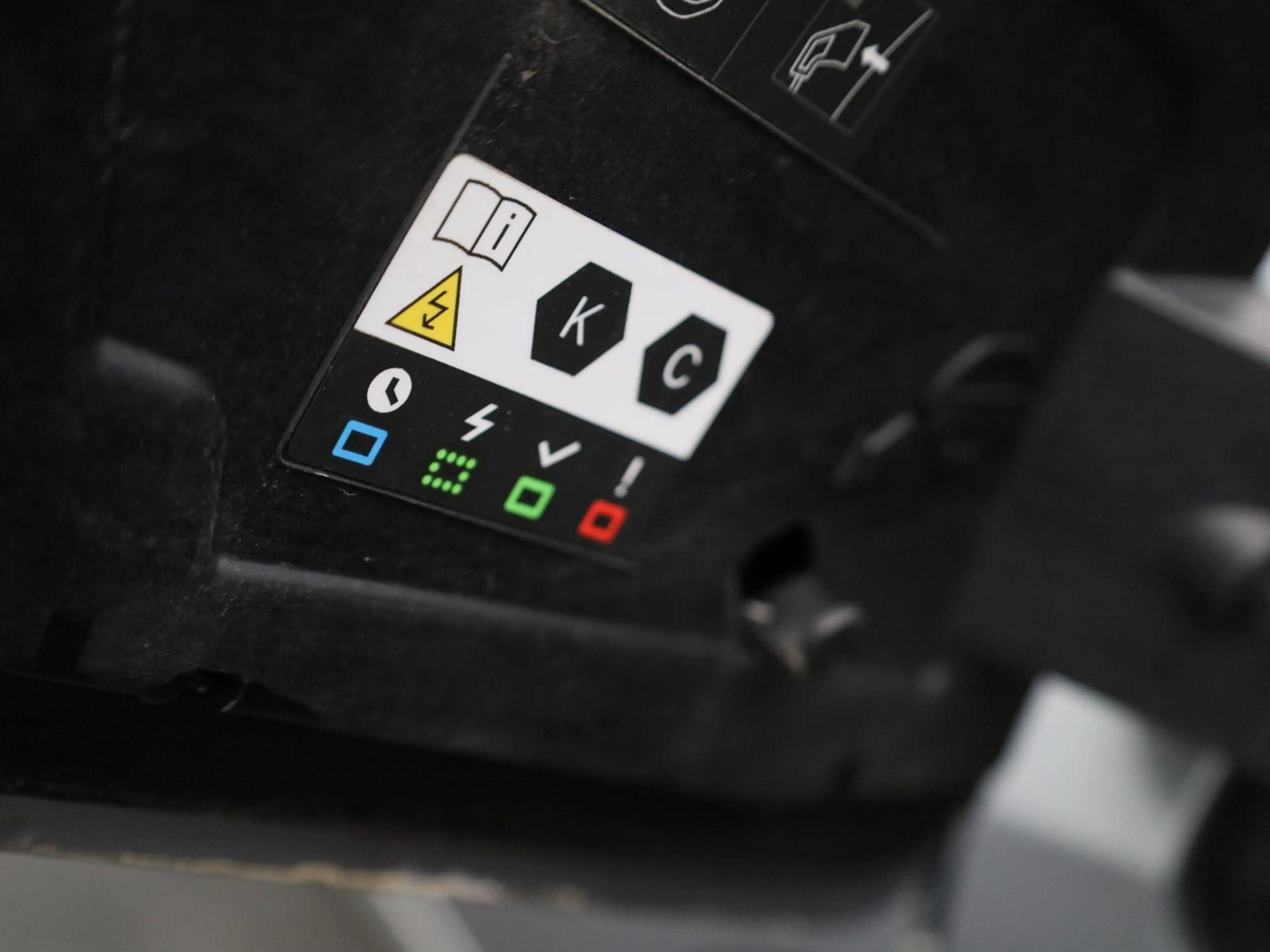 Peugeot e-2008 EV Allure 54 kWh | Automaat | Climate control | Vi — photo 14