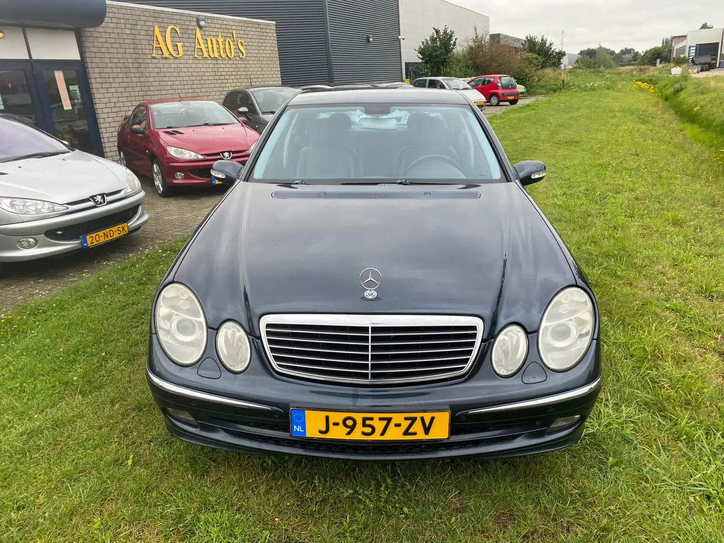 Mercedes-Benz E 350 Classic 4-Matic Negro - 2