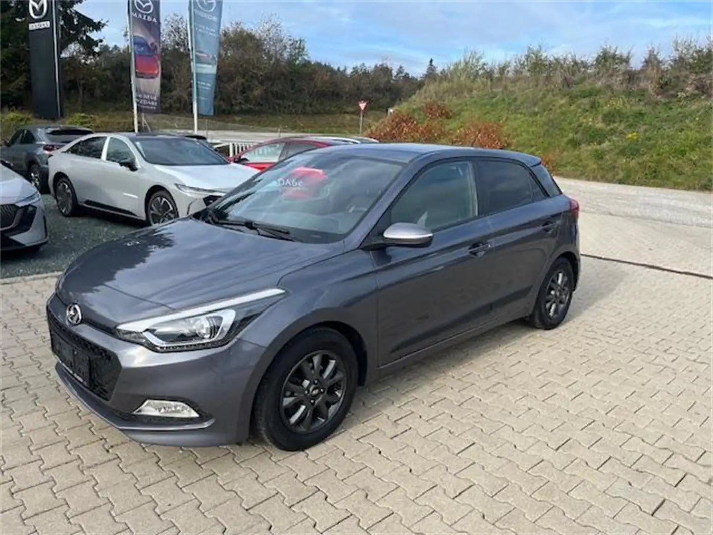 Hyundai i20 1,25 Edition 25 Anhängevorrichtung Gris - 1