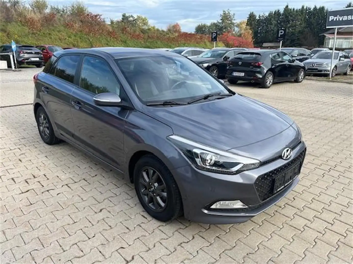 Hyundai i20 1,25 Edition 25 Anhängevorrichtung Grau - 2