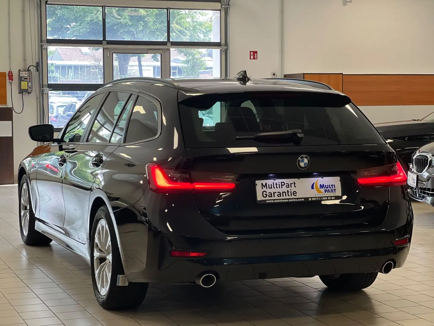 BMW 318 d Advantage Aut/Navi/SportSitze/Tempomat Noir - 2