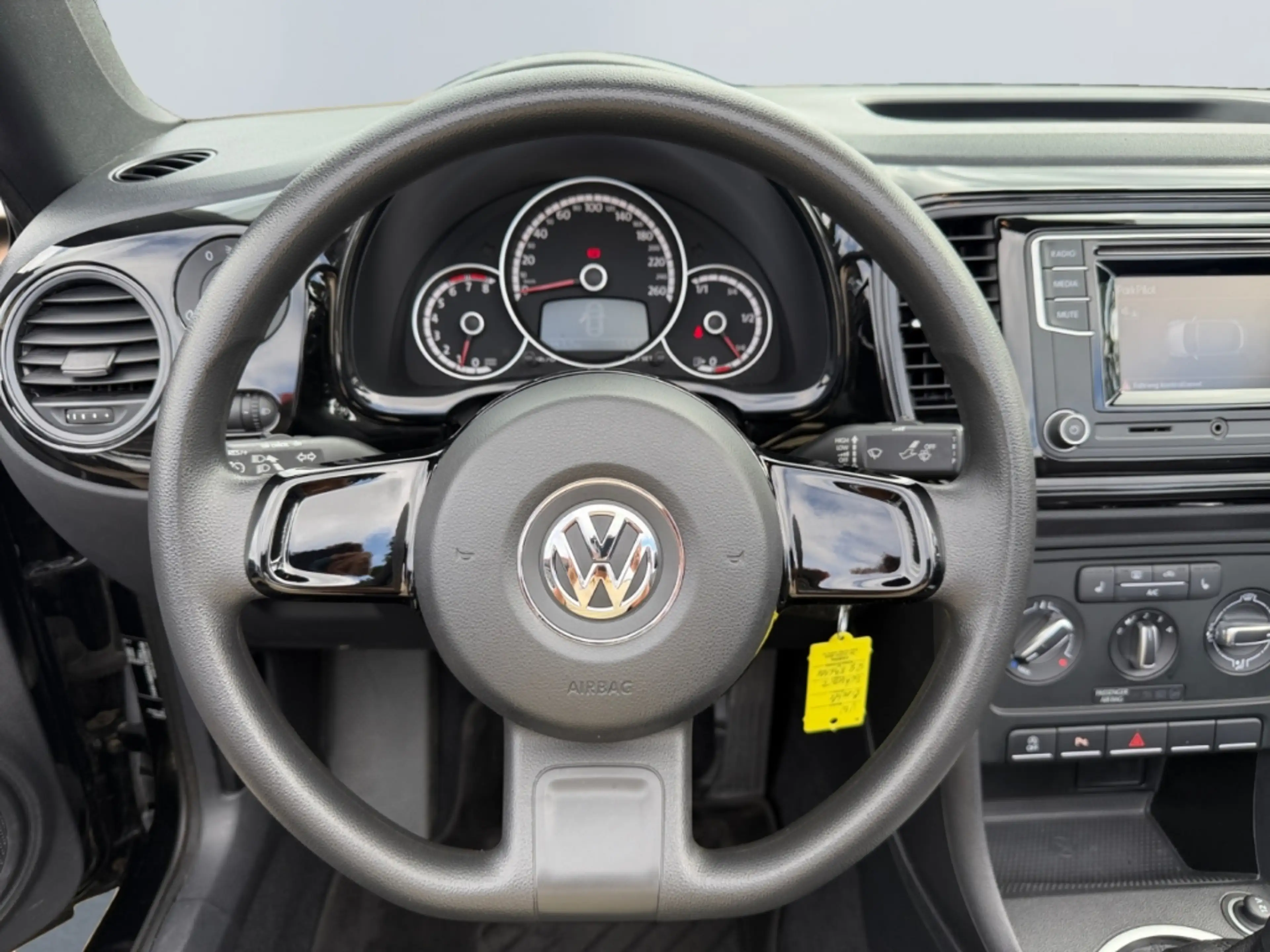 Volkswagen Beetle Cabrio 1.2 TSI BlueM *SHZ*PDC*Windschott* — photo 12