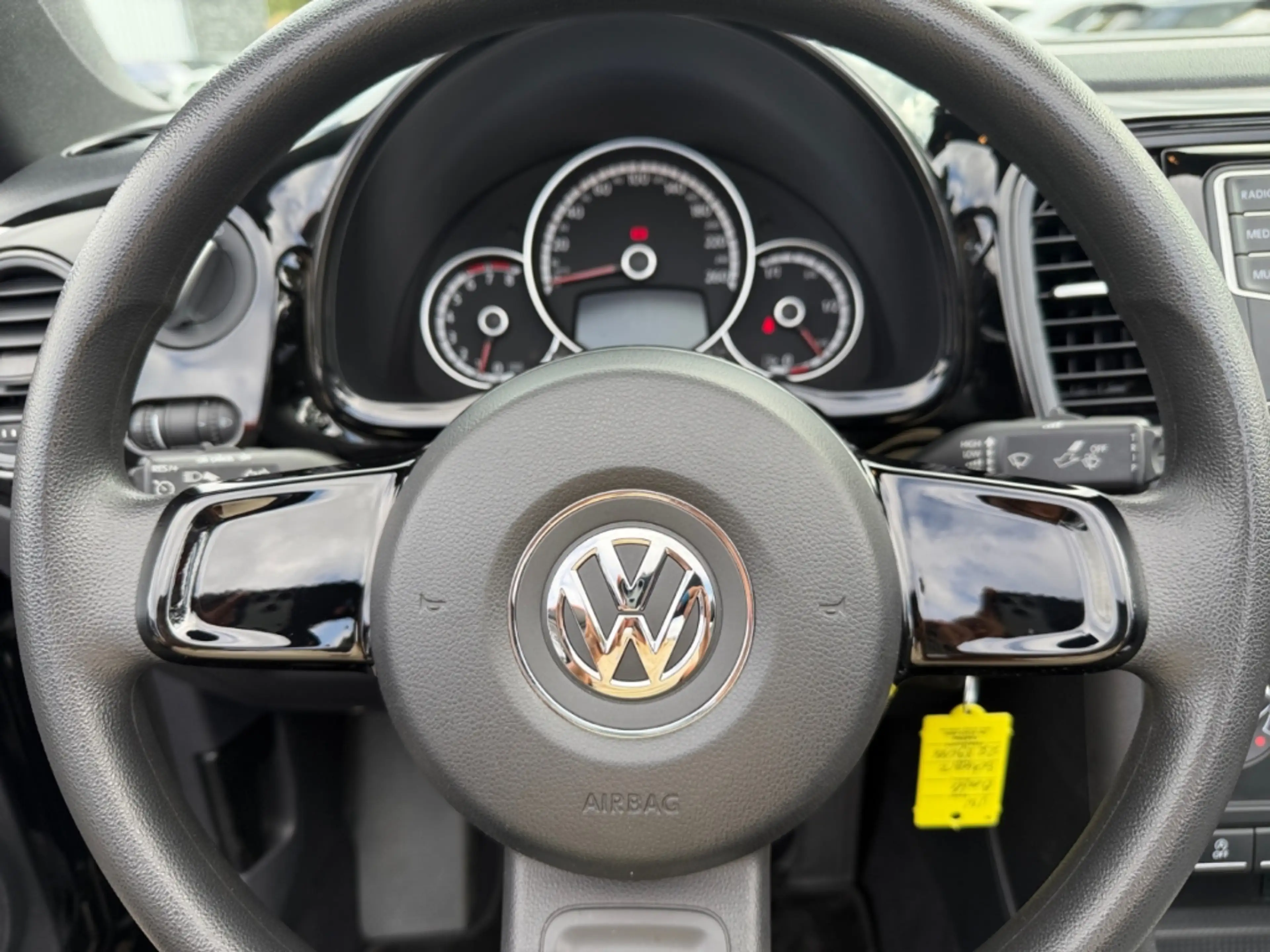 Volkswagen Beetle Cabrio 1.2 TSI BlueM *SHZ*PDC*Windschott* — photo 13
