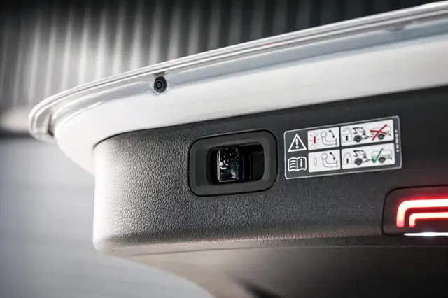 Mercedes-Benz C Class view 27