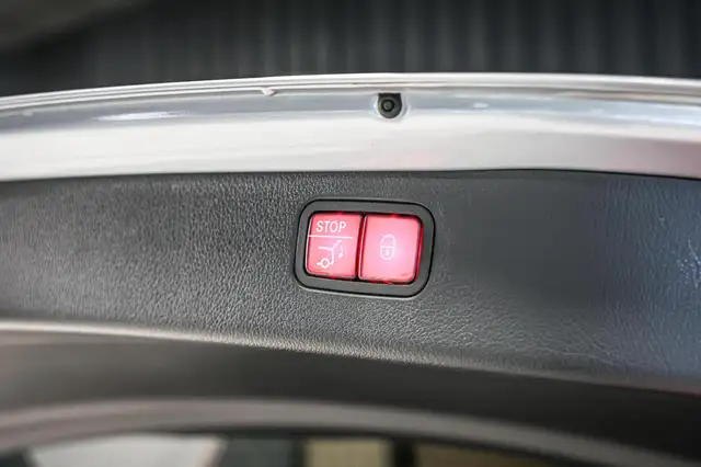 Mercedes-Benz C Class view 26