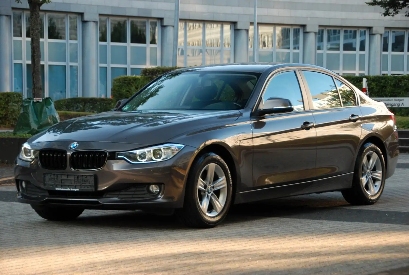 BMW 318 d| 1.HAND| BI-XENON| PDC| SZH| KLIMAAUT. Brun - 1
