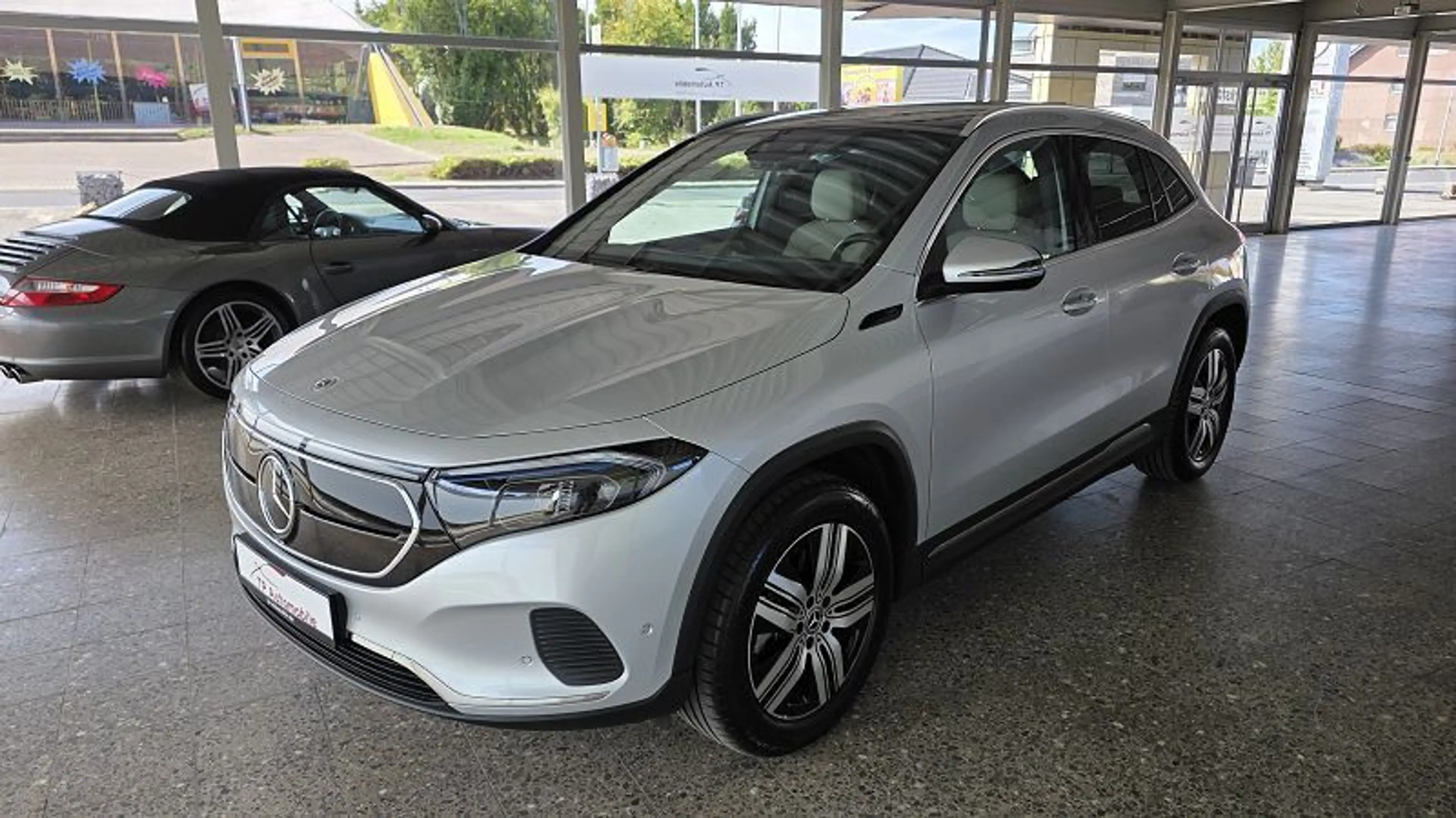 Mercedes-Benz EQA 250 Pan*LED*Nav*HuD*Kam+Park*DIS*SH*Spur*Tot