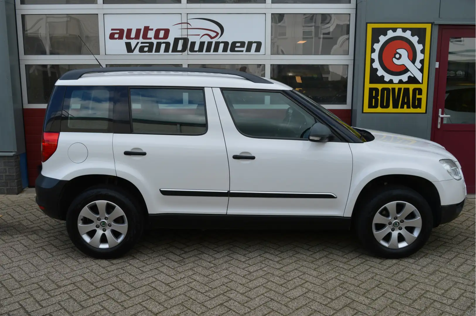 Skoda Yeti 1.2 TSI Active Plus O.a: Navi, Cruise, Trekhaak, 1 Wit - 2