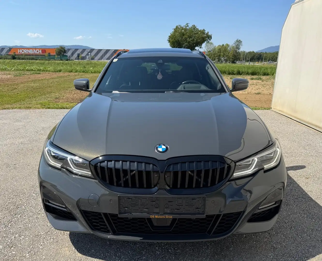 BMW 330 330e PHEV xDrive Touring M Sport Aut. *PANO; ACC* Grau - 2