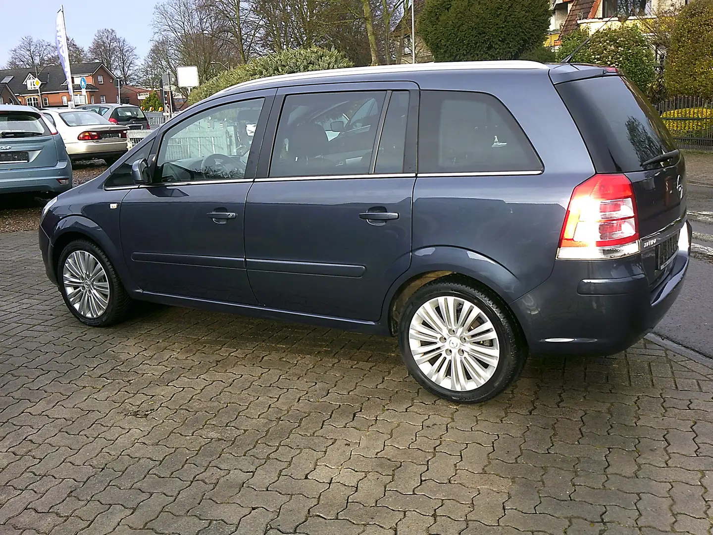 Opel Zafira Design Edition Grau - 2