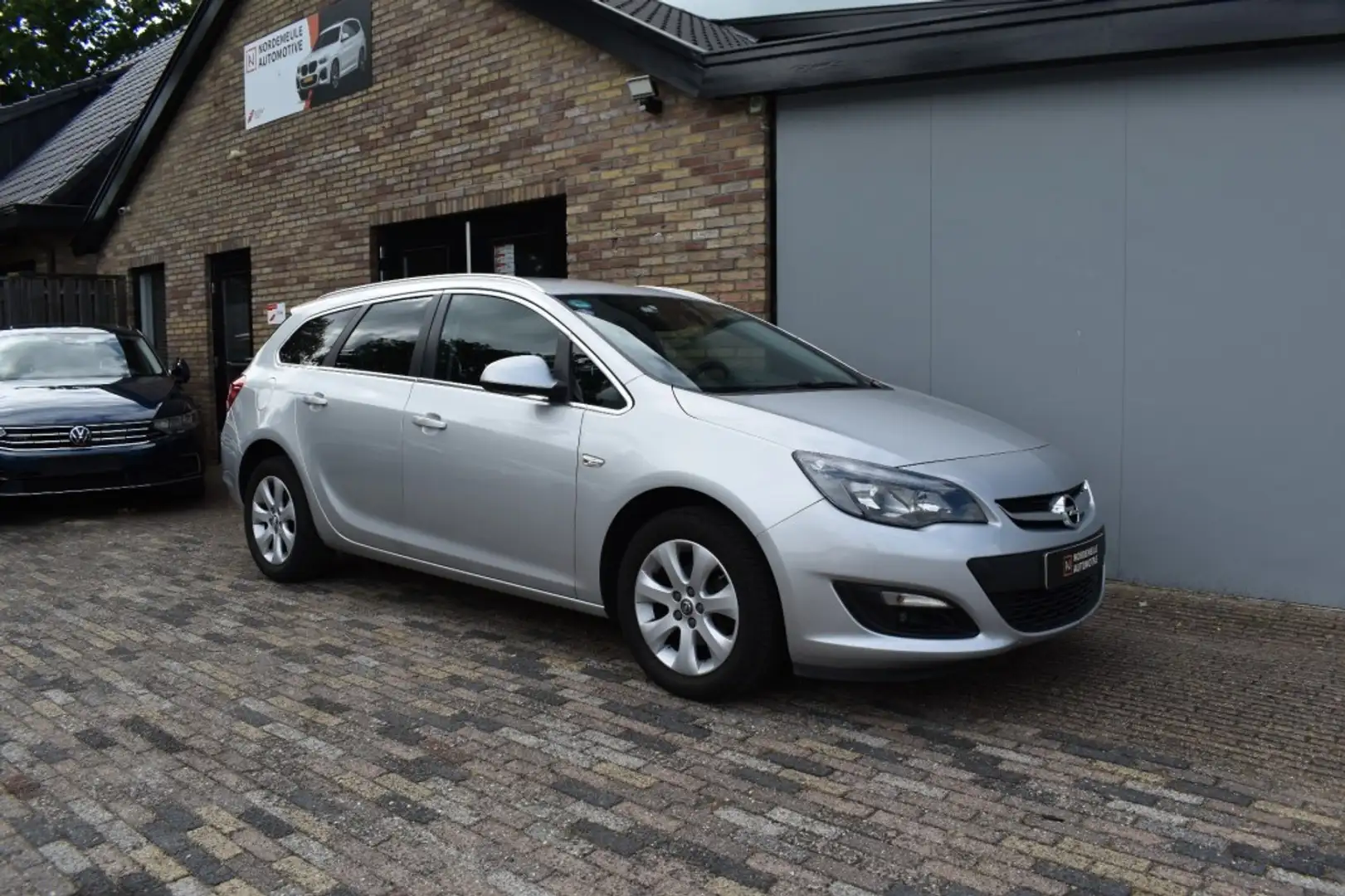 Opel Astra 1.4 TURBO EDITION, Cruise, Navi, Trekhaak Grijs - 2