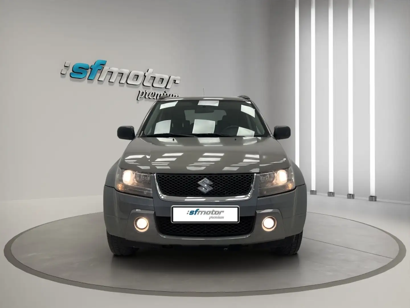 Suzuki Grand Vitara 1.9DDiS JLX-EL Gris - 2