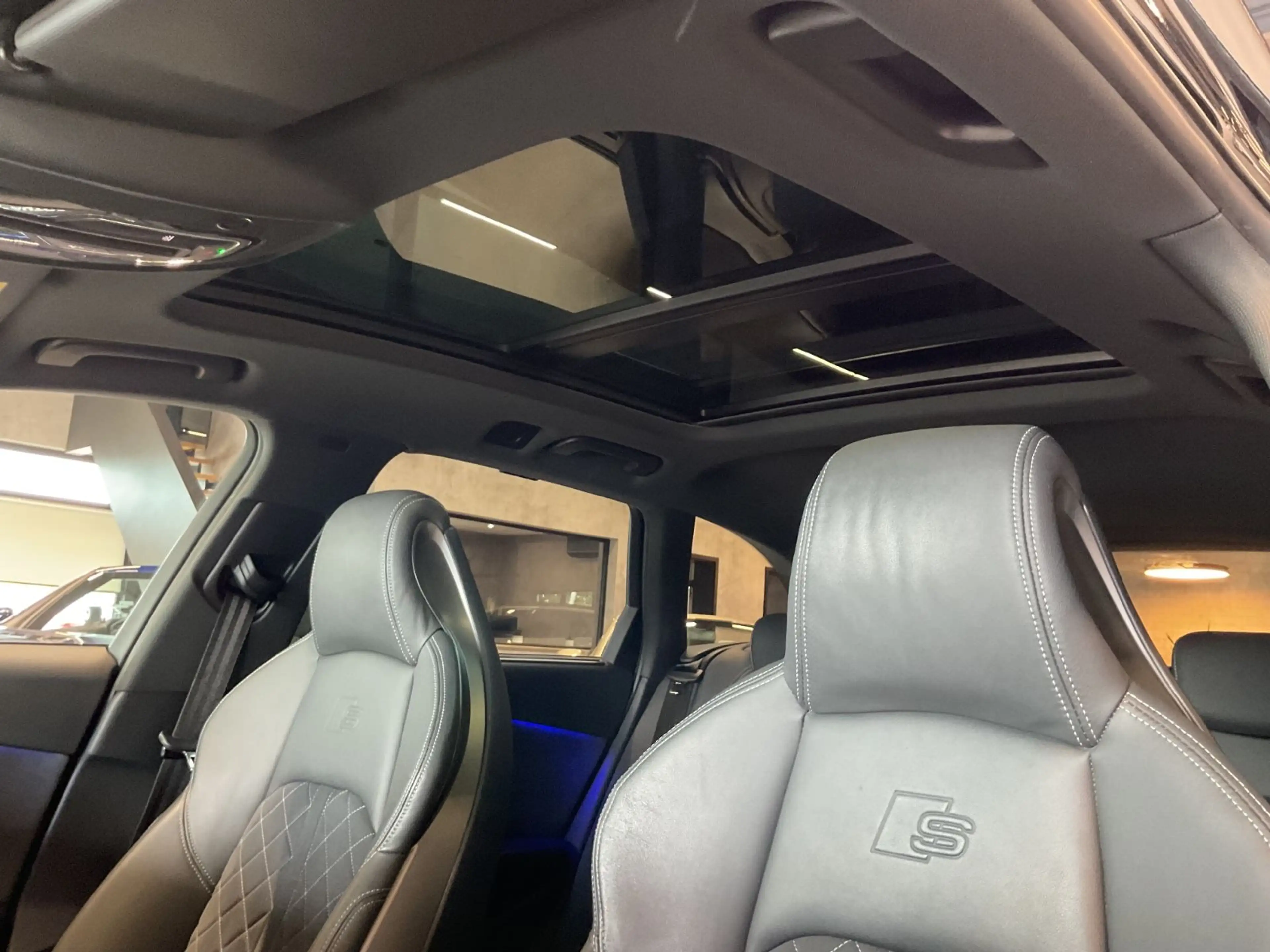 Audi S4 Av. TDI S Sitze AHK B&O HuD Matrix Pano 360° — photo 11