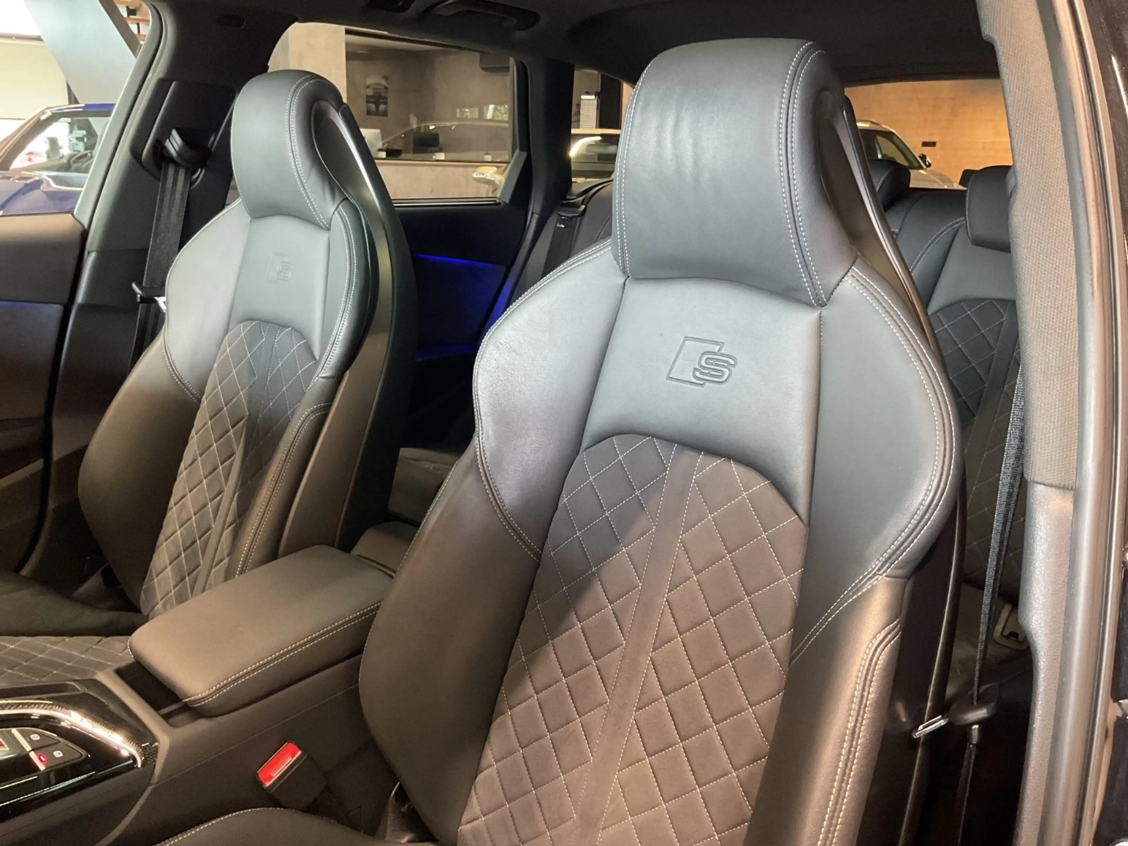 Audi S4 Av. TDI S Sitze AHK B&O HuD Matrix Pano 360° — photo 12