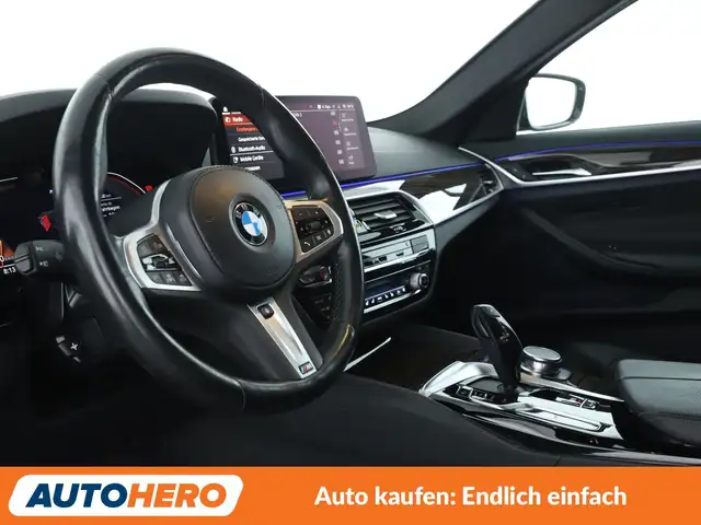 BMW 5 Series view 10