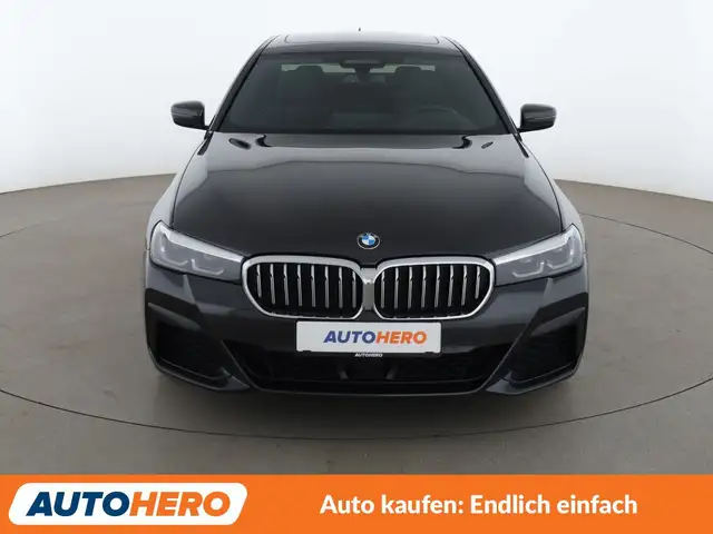 BMW 5 Series view 9