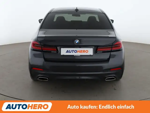 BMW 5 Series view 5