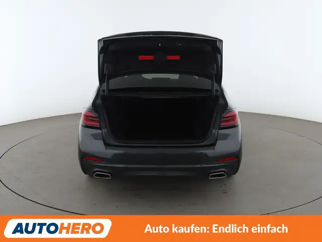 BMW 5 Series view 16