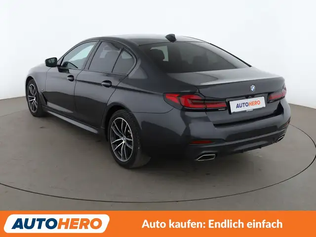 BMW 5 Series view 4