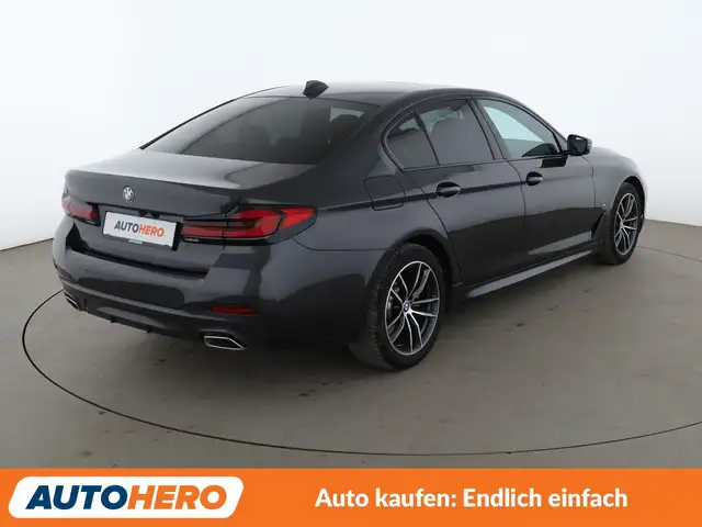 BMW 5 Series view 6