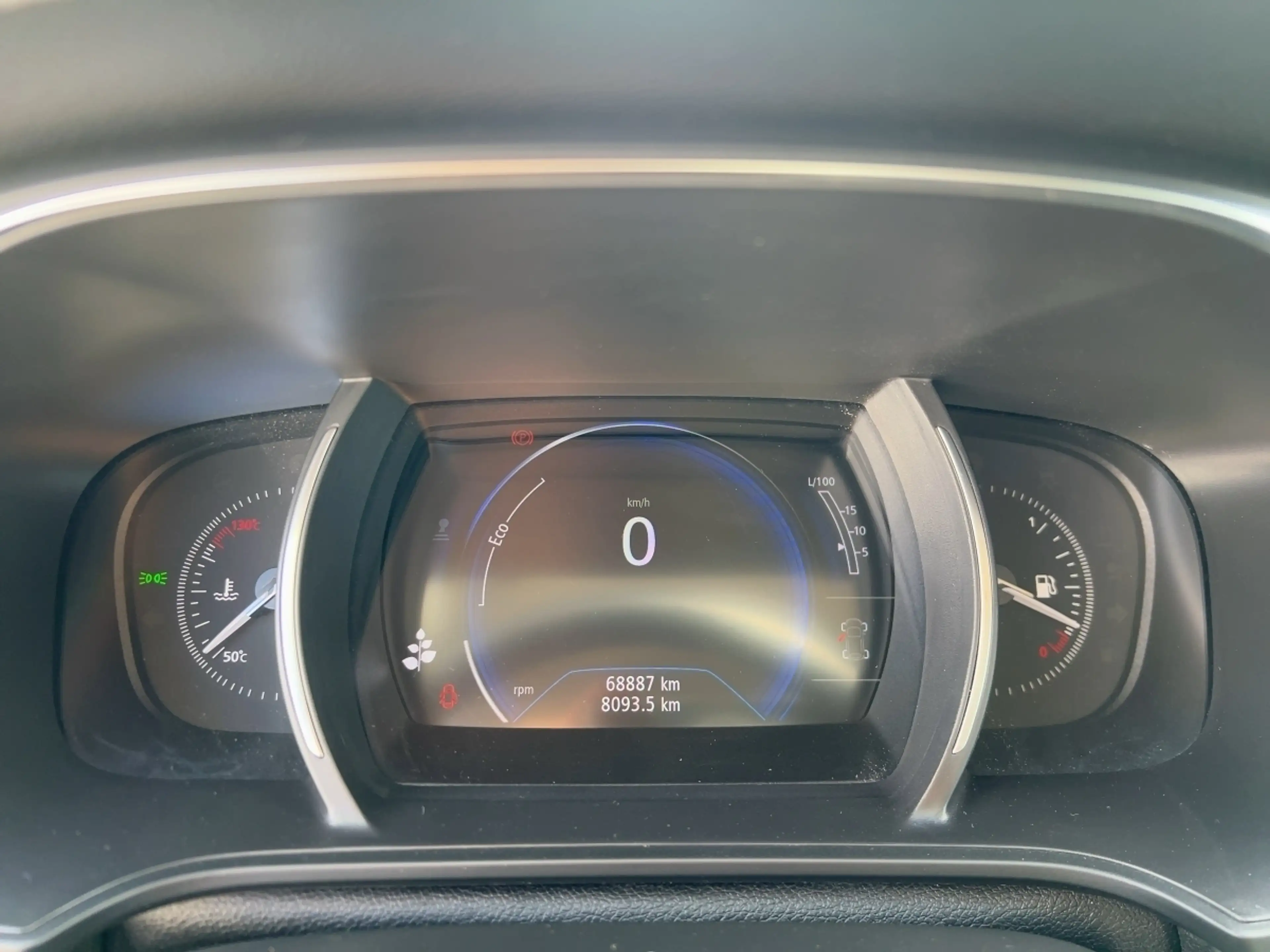 Renault Megane Grandtour LIMITED Deluxe TCe 140 GPF SHZ BT — photo 17