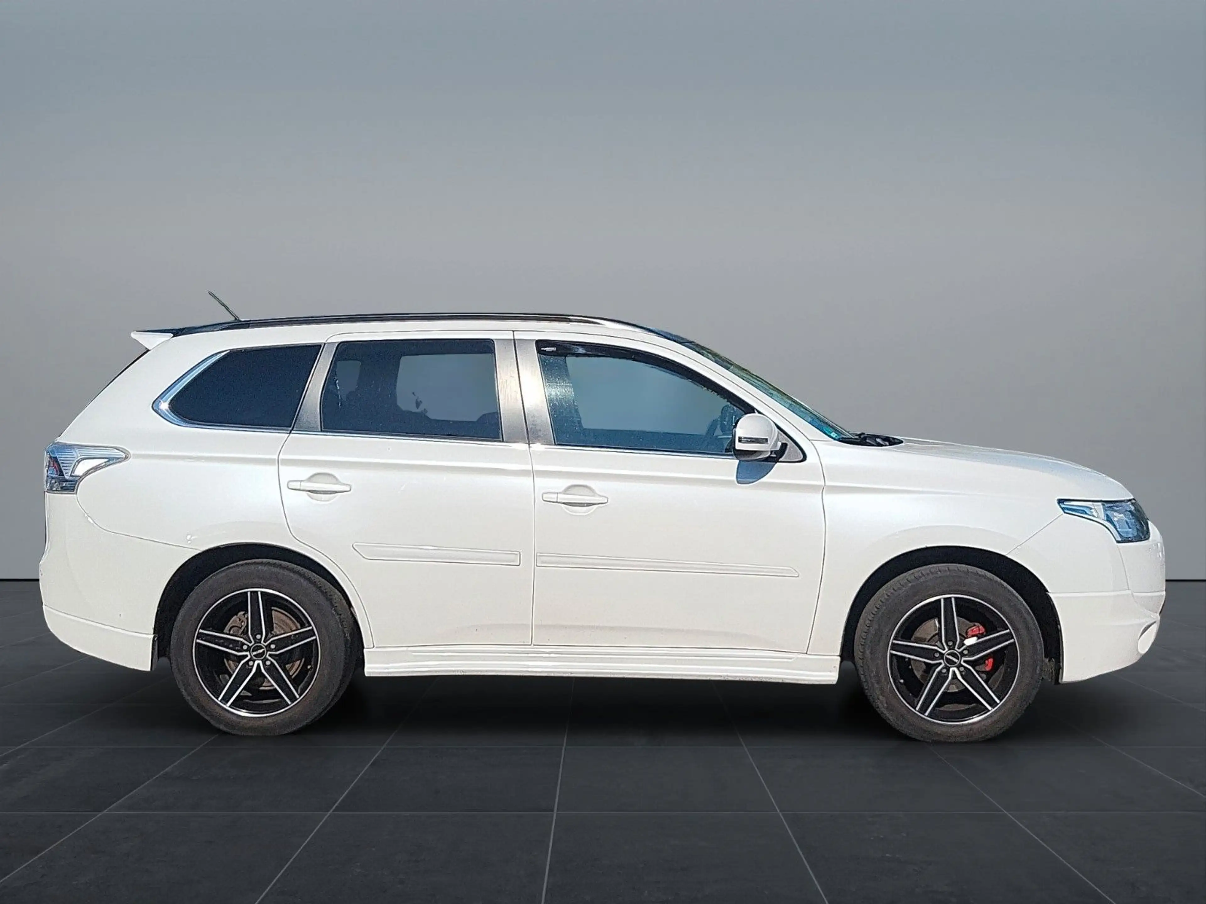 Mitsubishi Outlander ClearTec Invite 4WD aus 2-Hand — photo 6