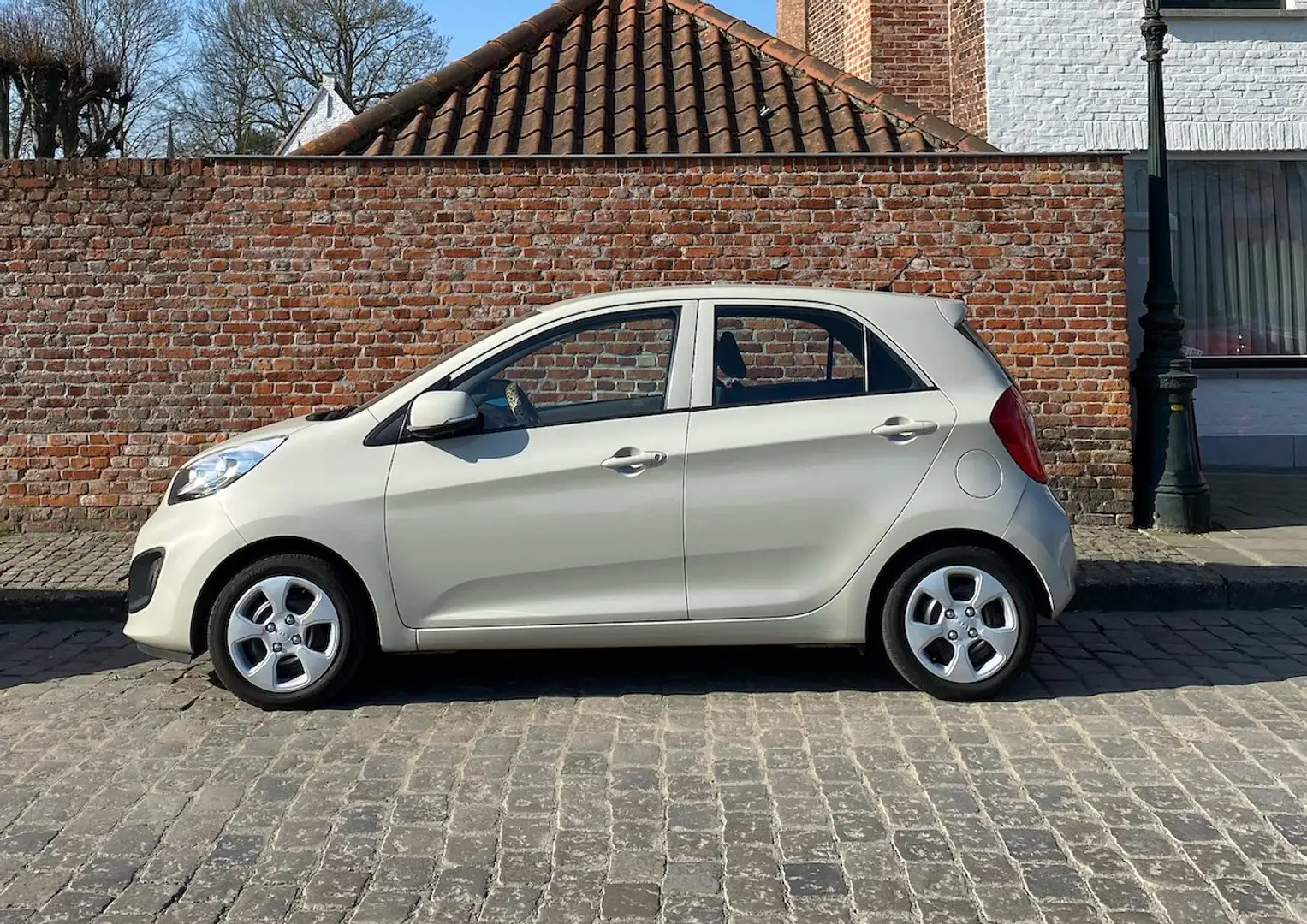 Kia Picanto Basic Beige - 1