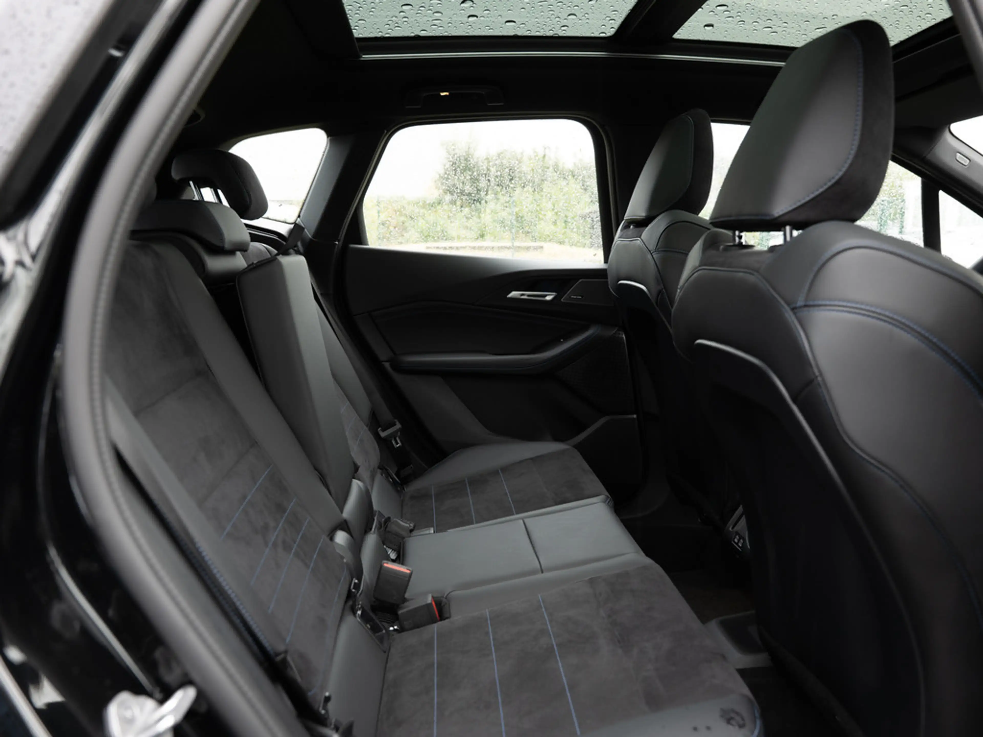 BMW 223 Active Tourer xDrive M-Sport PANO AHK HUD — photo 9