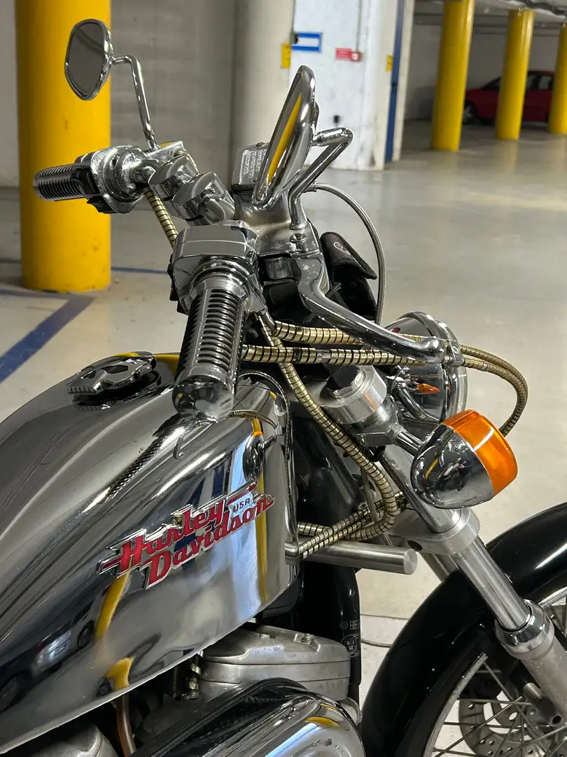 Harley-Davidson Sportster 883 Custom - 2