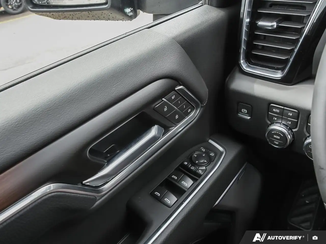 GMC Sierra 2500HD снимка GMC Sierra 2500HD