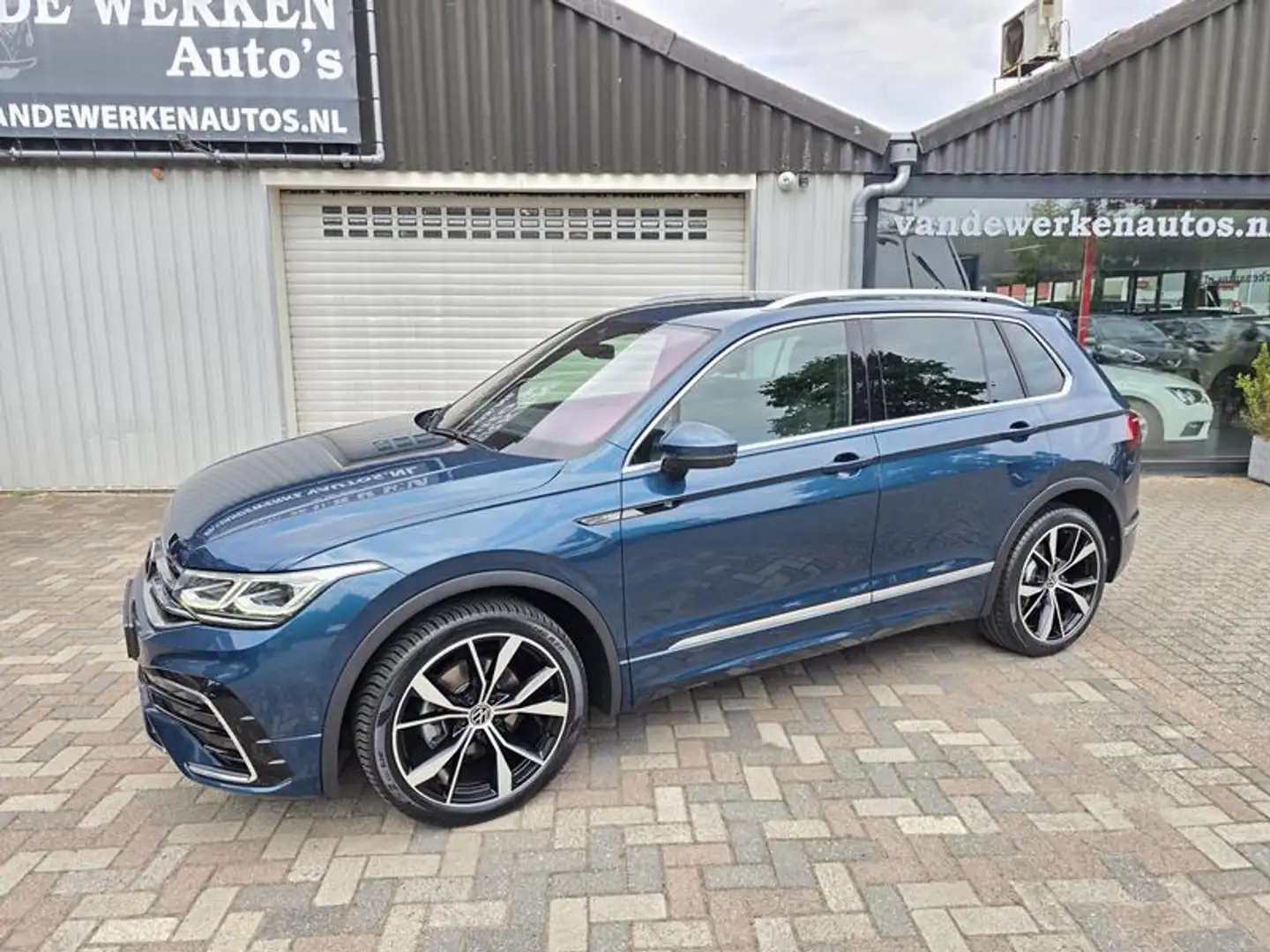 Volkswagen Tiguan 1.5 TSI R-Line Business+ AUTOMAAT Clima|Navi|IQ LE Blauw - 2