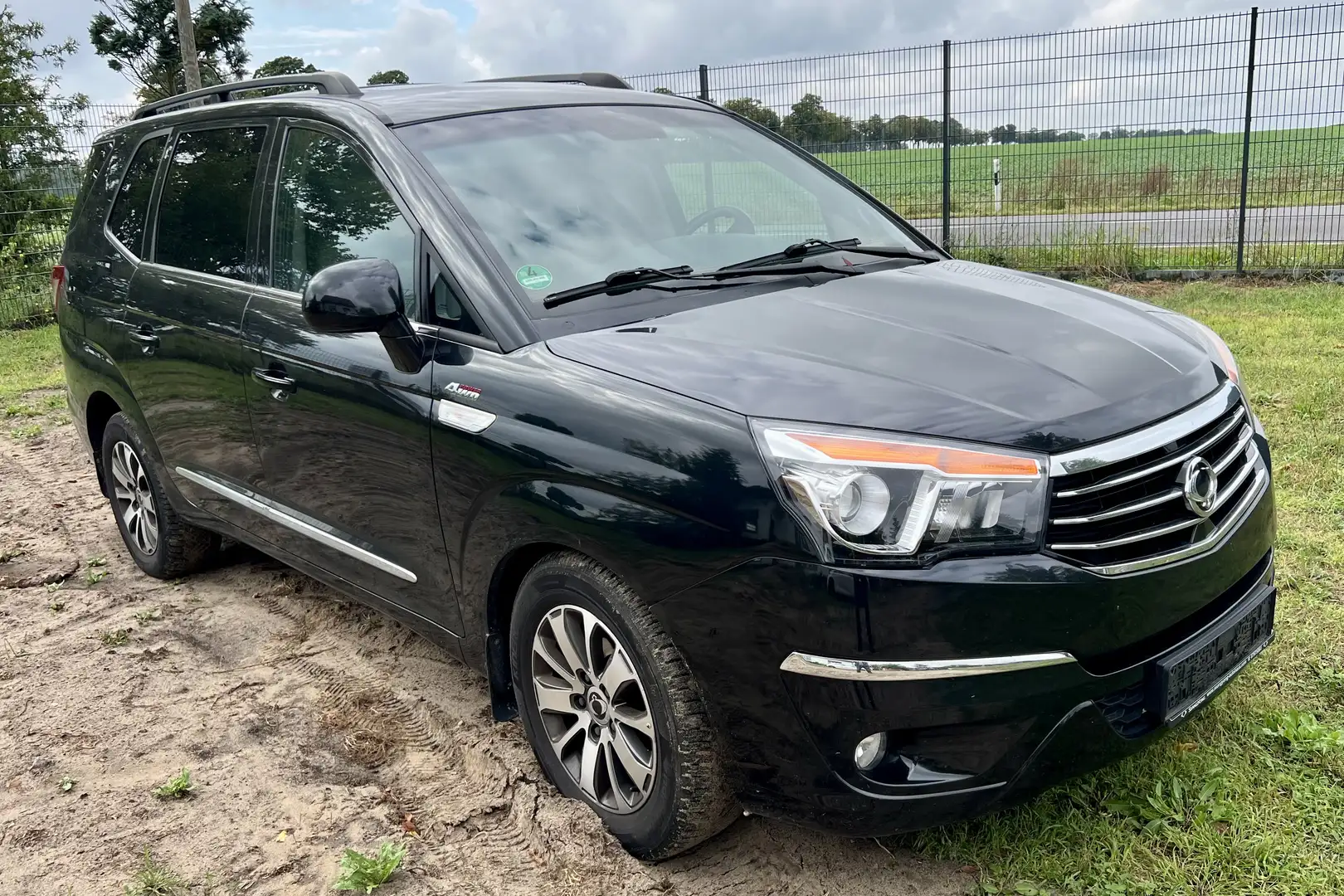 SsangYong Rodius e-XDi220 Aut- 4WD Turismo-AHK-1.Hand-TOP Black - 1