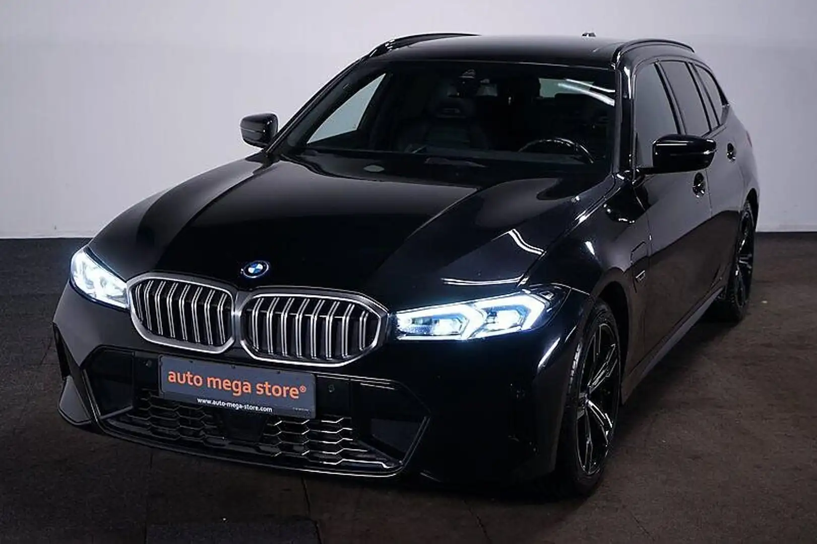 BMW 330 e xDrive Touring M-Sport Kamera/ACC/LED Schwarz - 2