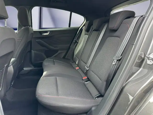 Ford Focus view 9