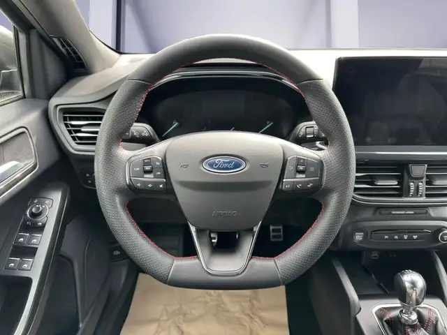 Ford Focus view 11